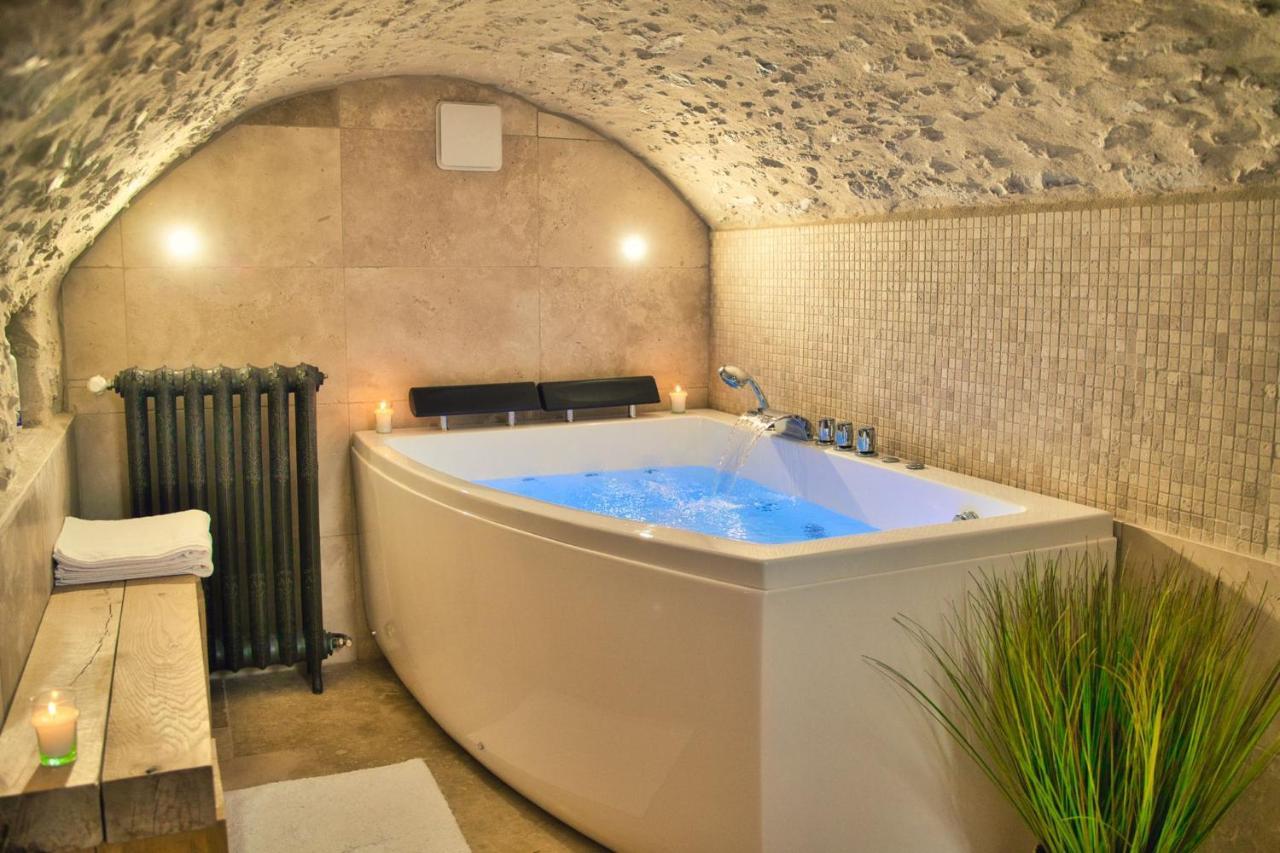 L'Oxalis Villa, Sauna Et Jaccuzi Privatif Bullion Екстер'єр фото
